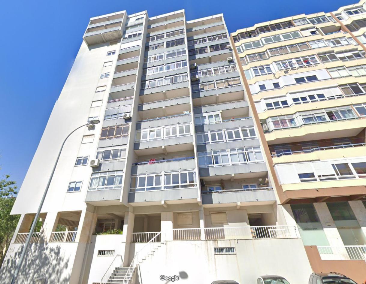 Wonderful Shared In Alfornelos - Near Metro! Gæstehus Lisboa